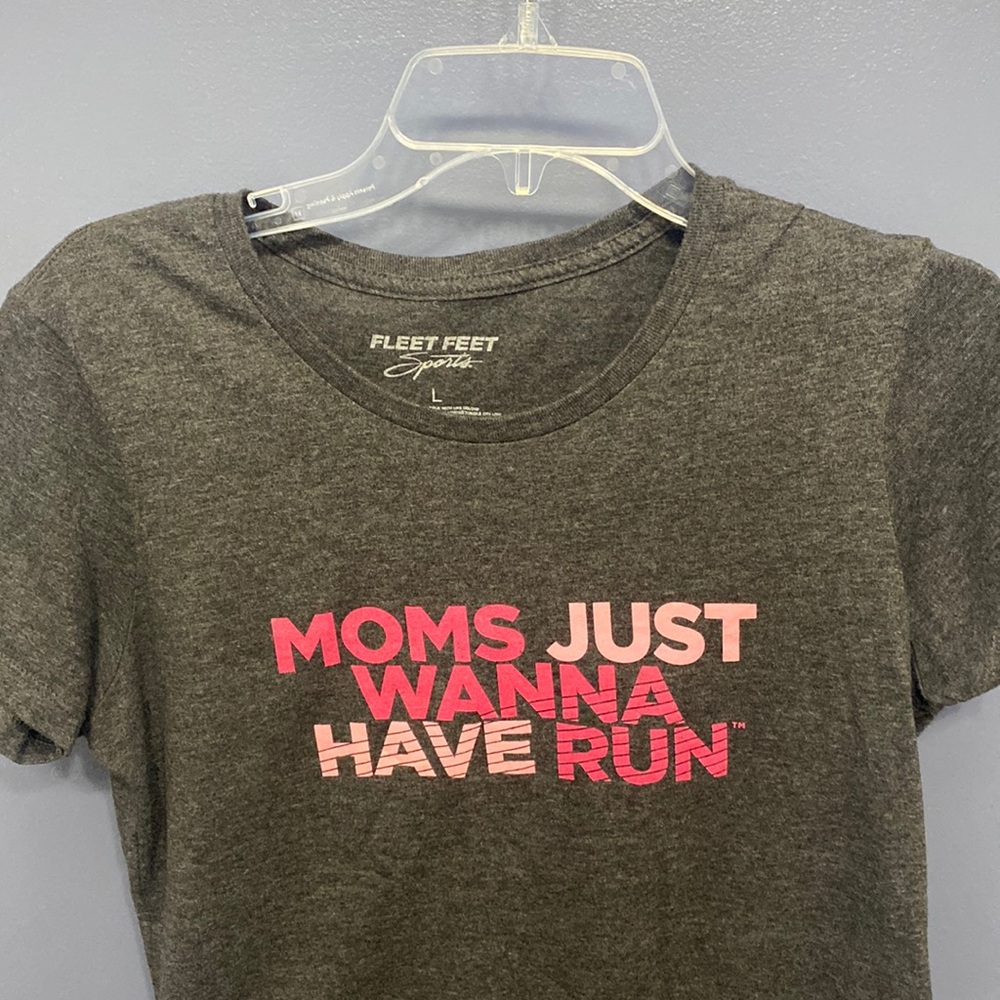 Women’s Fleet Feet Tee Size Large